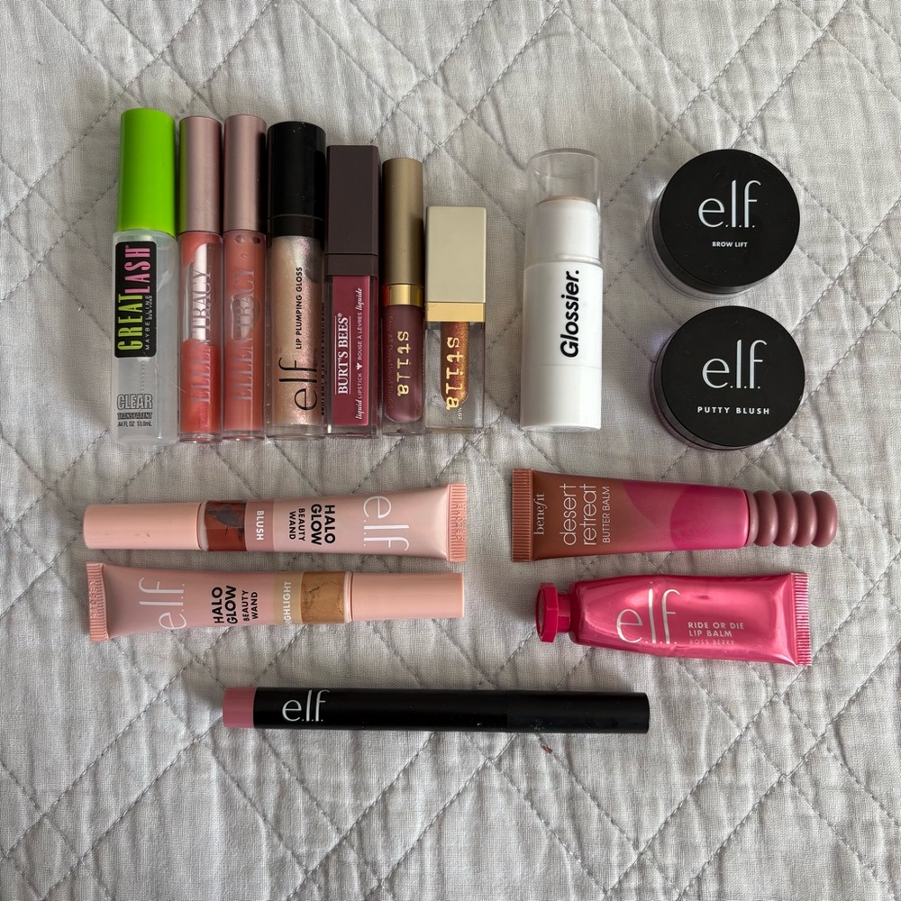 Makeup Bundle - Picture 1 of 13